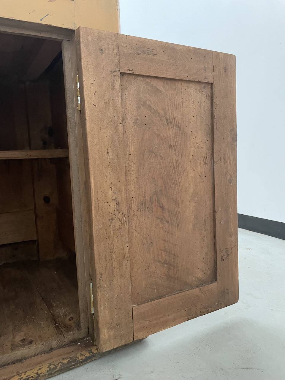 Yellow patina commercial counter from the 50s