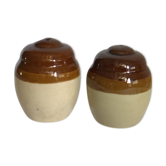 Salt pepper in sandstone