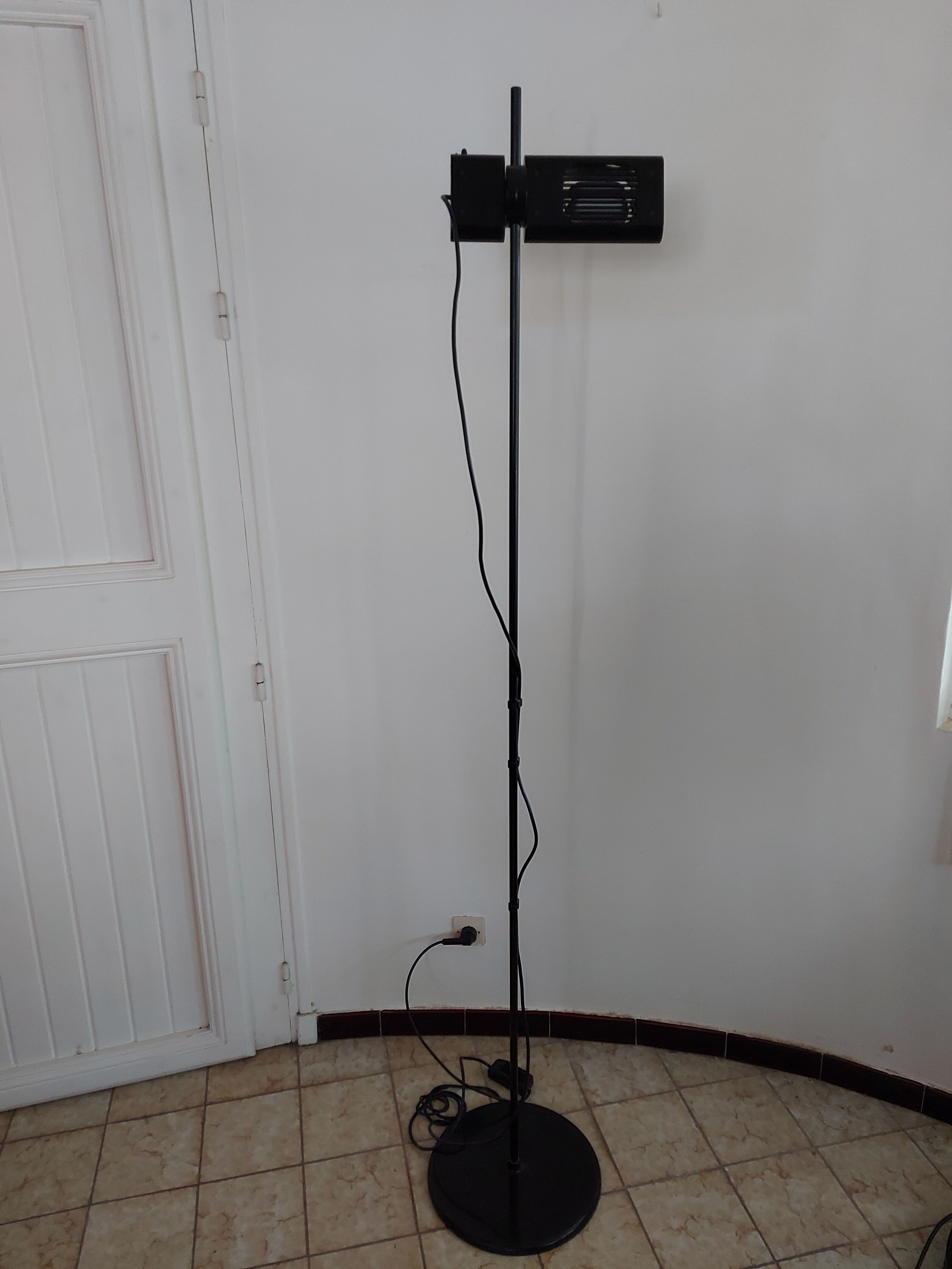 Gismondi lamppost for Artemide model Aton Terra