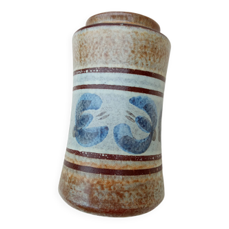 Stoneware vase with stylized flowers decor