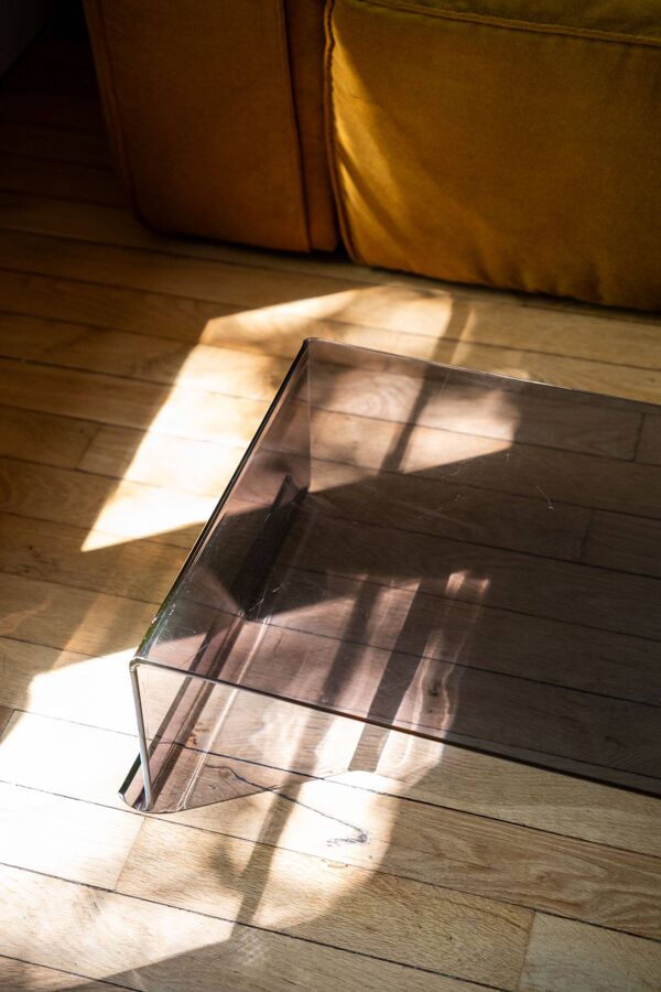 Table basse en Plexiglas fumé - Design années 70