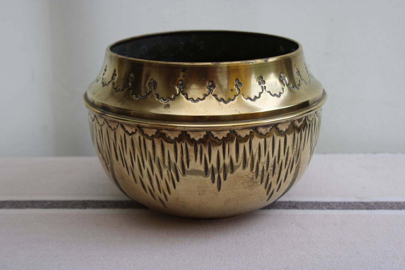 Golden brass cache-pot