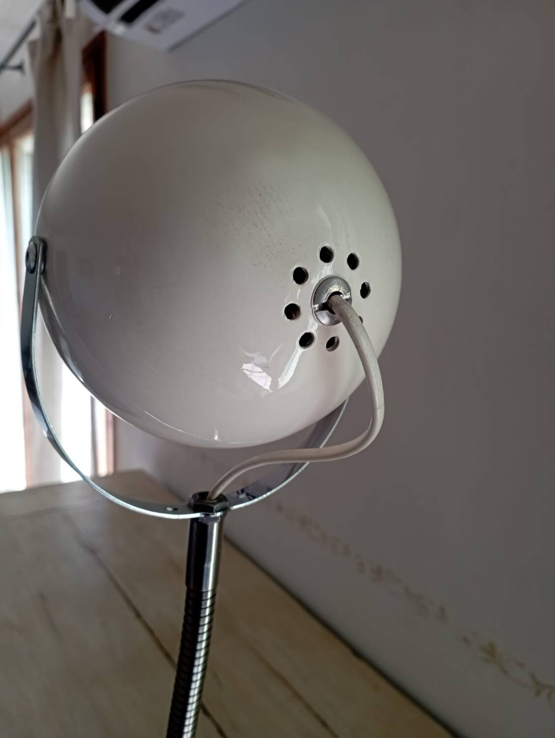Flexible eye ball lamp