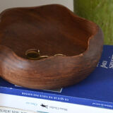 Wooden pocket tray with wavy edges