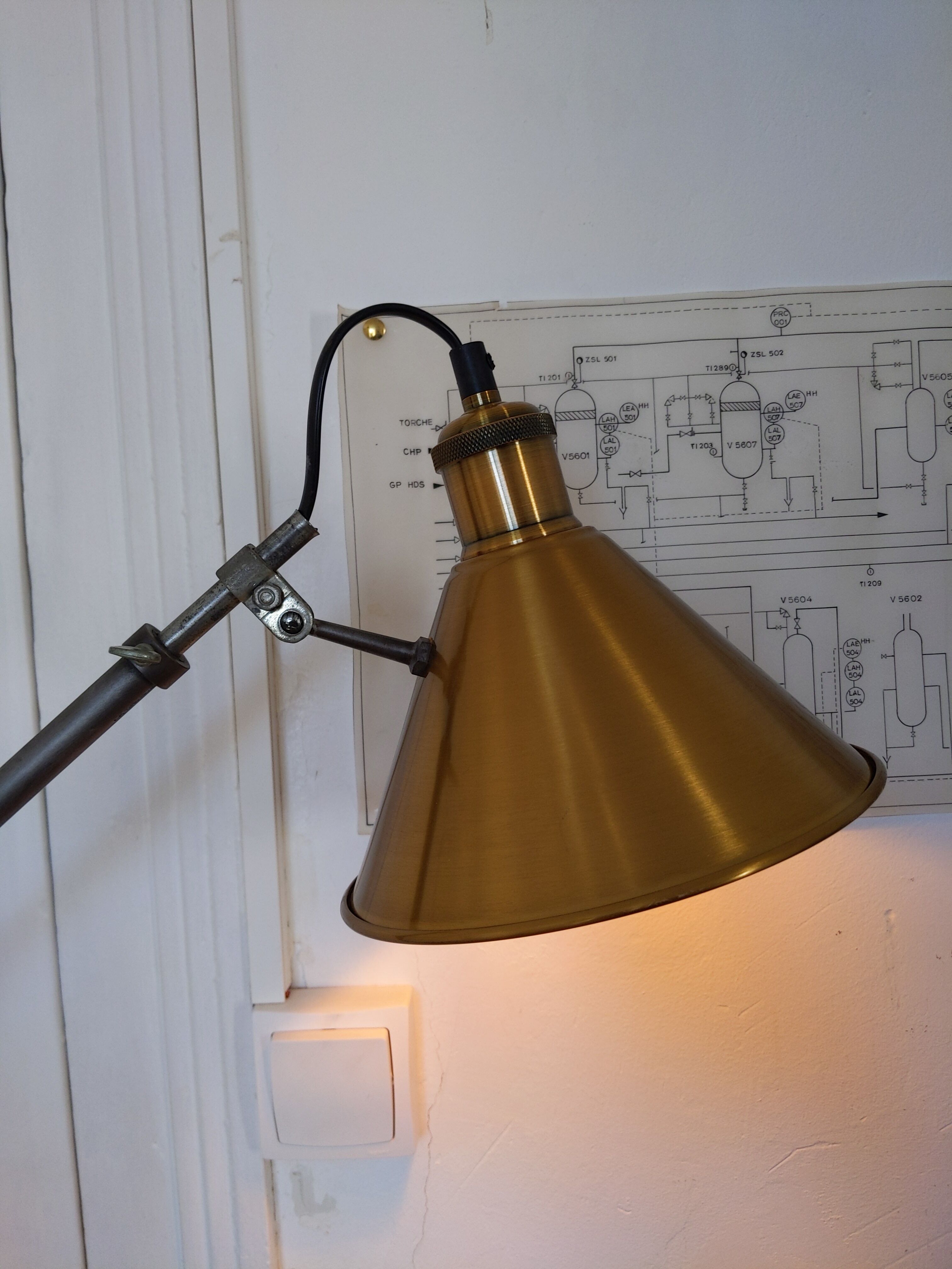 Articulated desk lamp vintage clamp vice