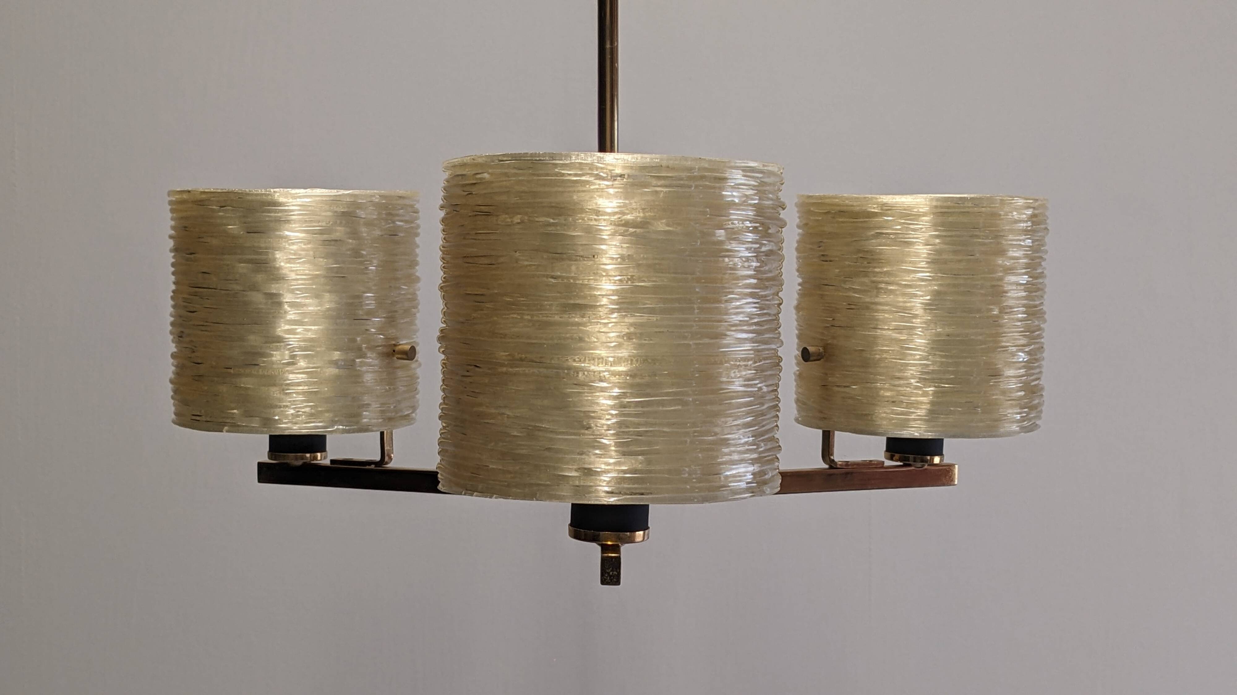 Three-light chandelier in mother-of-pearl and brass, Maison Arlus, France, circa 1950.