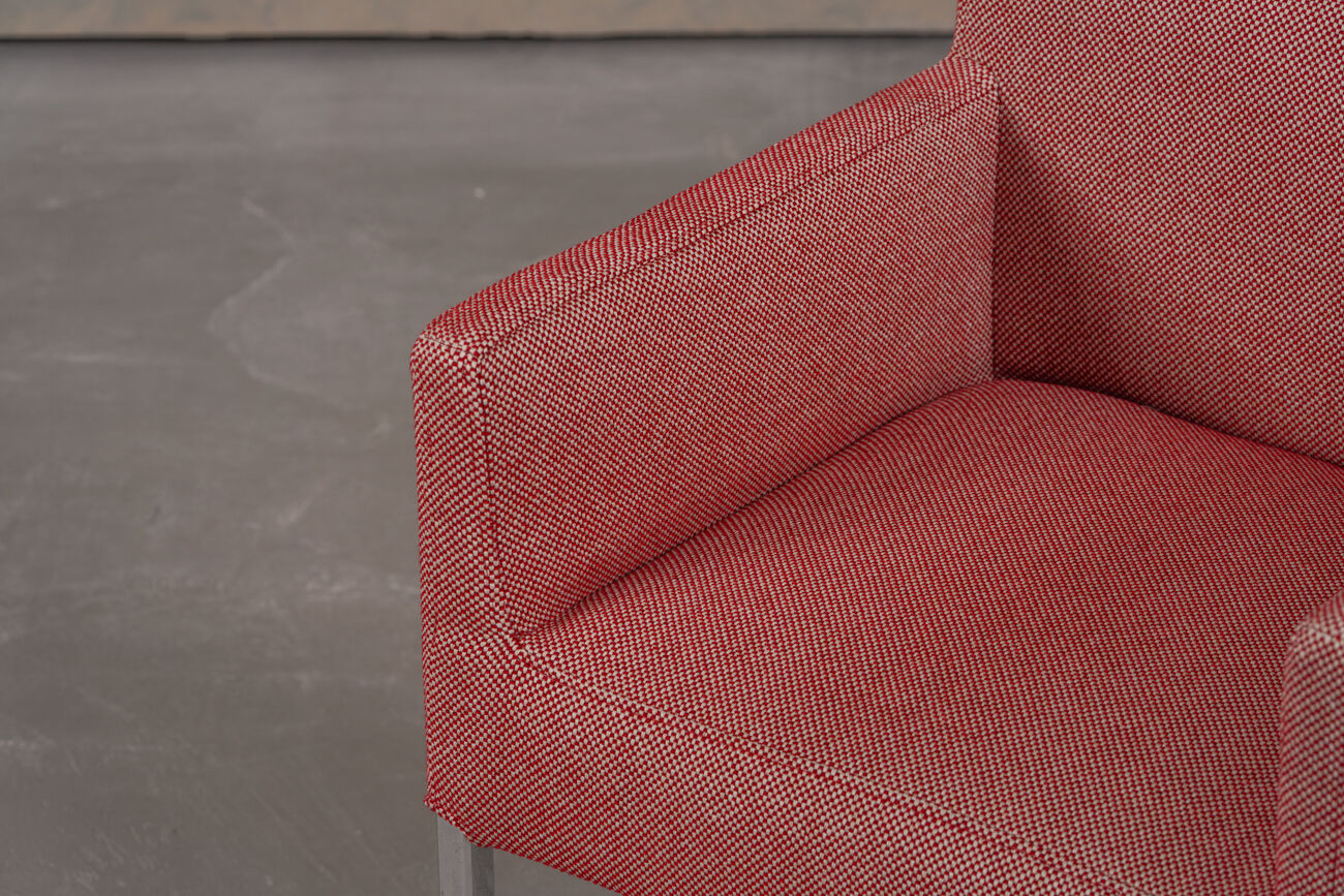 2 fauteuils Ligne Roset en tissu rose, France années 2000