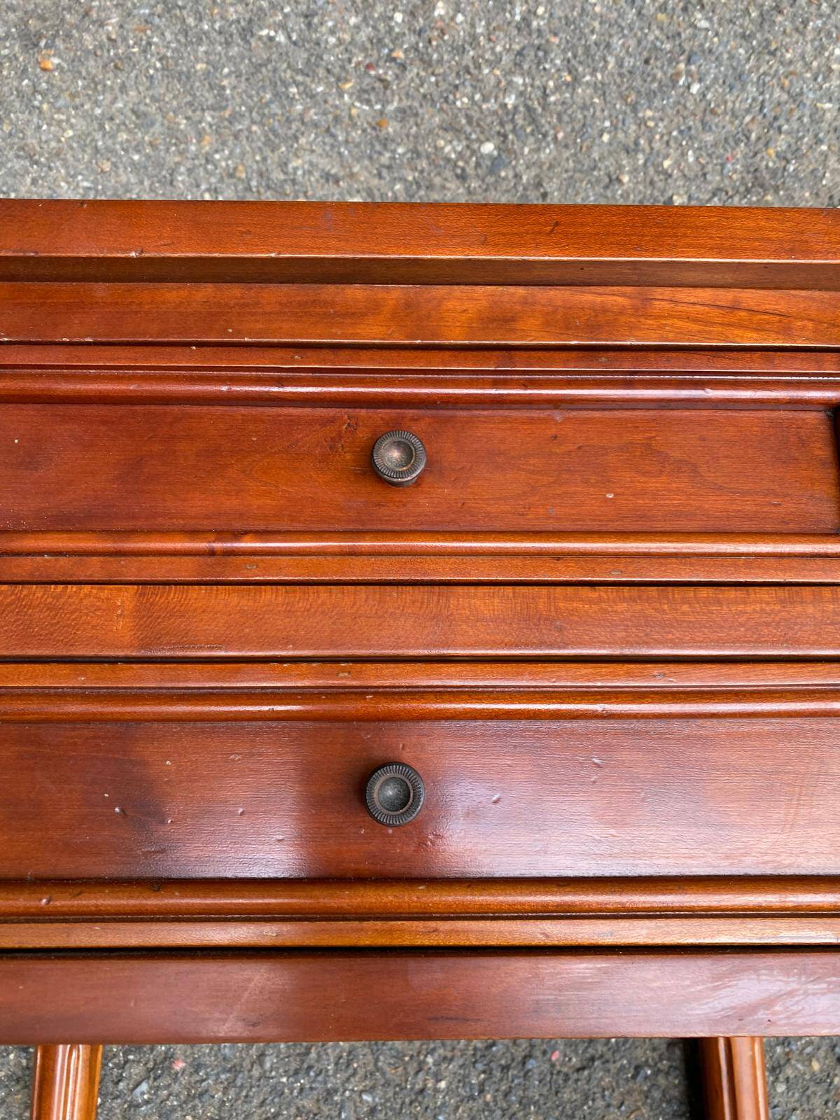 Table d'appoint chevet Style Louis XVI en merisier massif à cannelures 1960