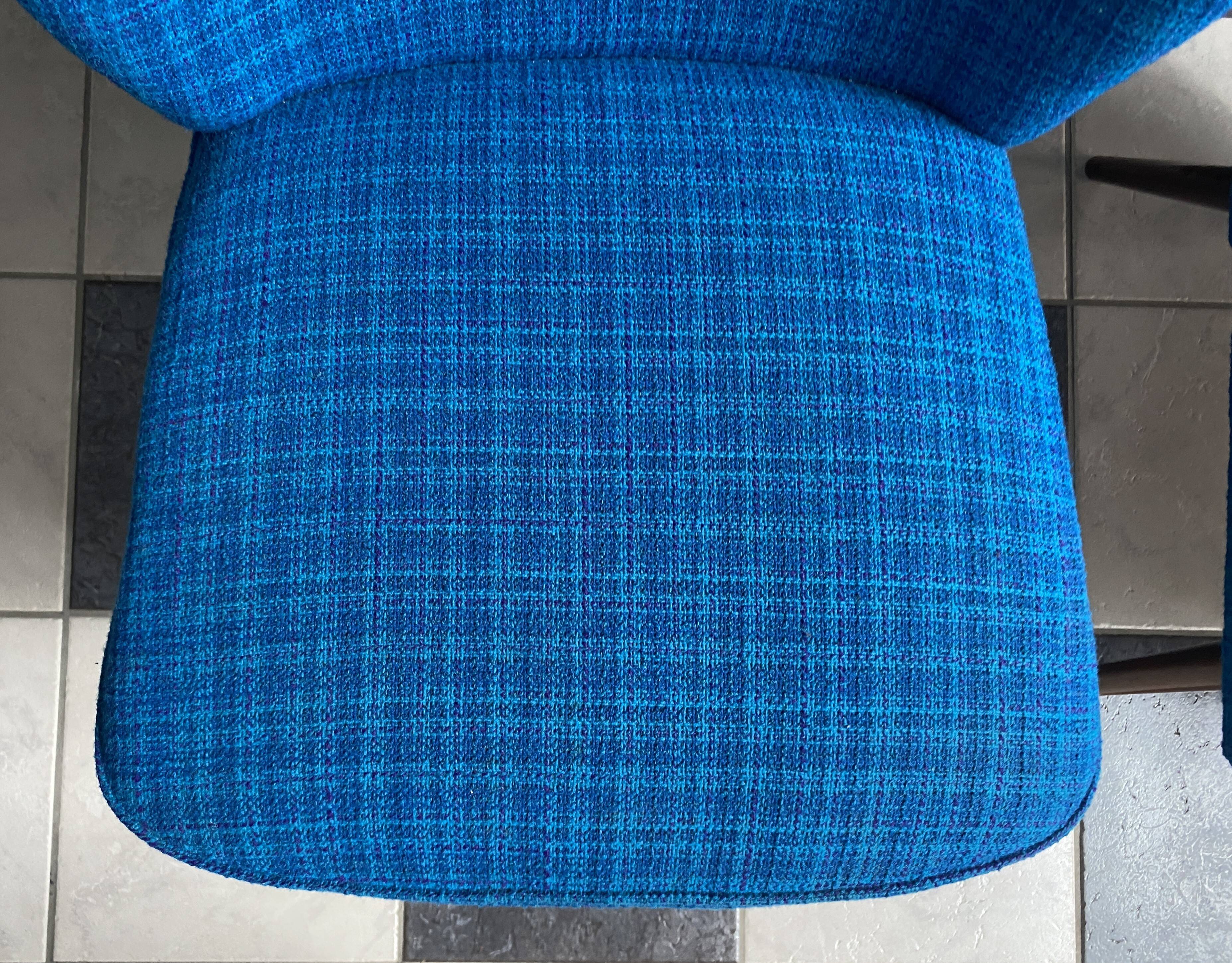 ensemble de 2 chaises de cocktail bleues des années 1960