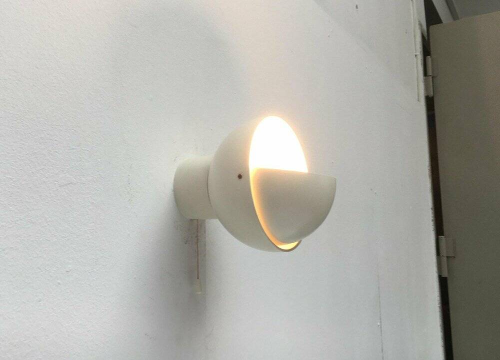 Mid-century Dutch space age wall lamp by Radboud Van Beekum for Raak, 1960s.