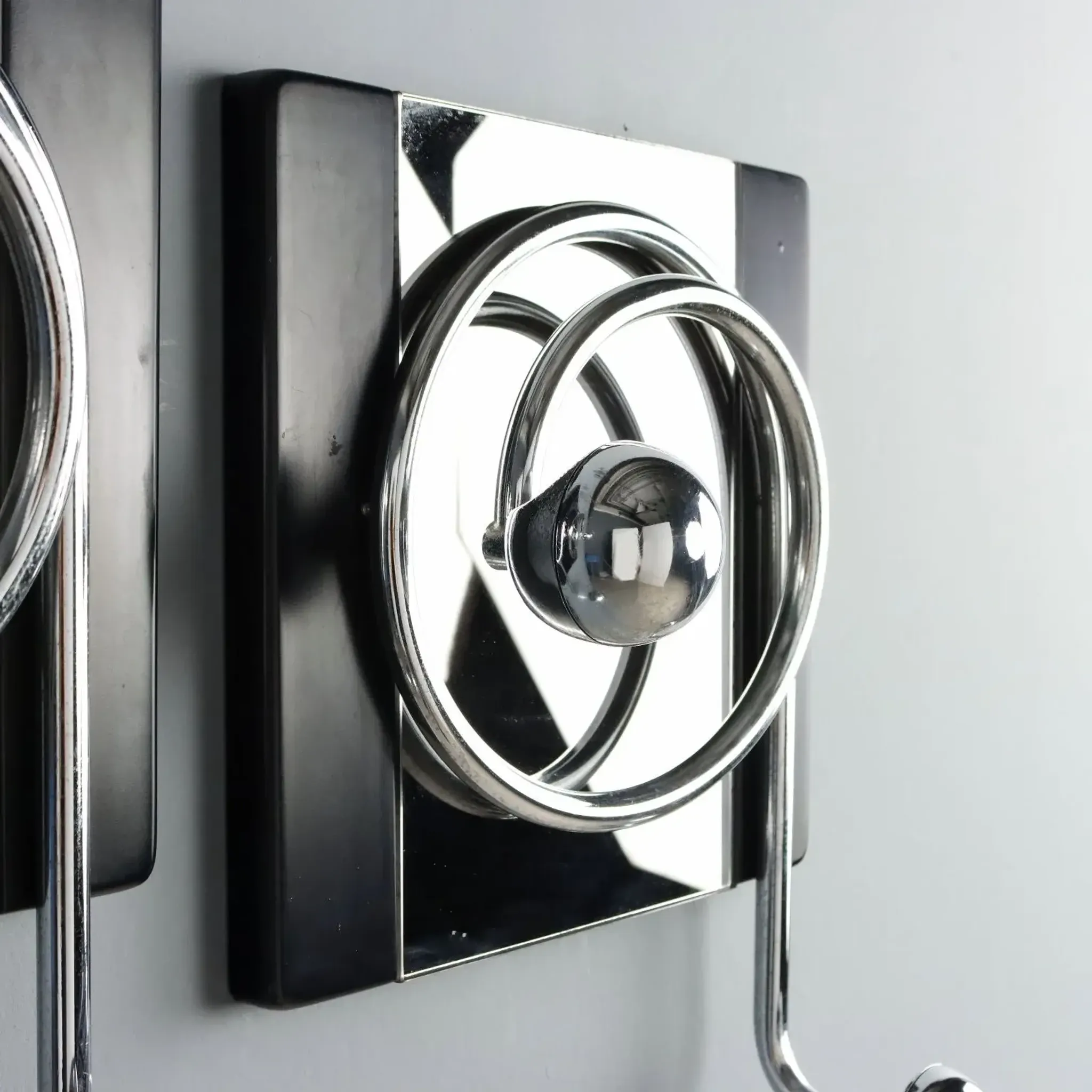Vintage coat rack in chrome metal and plastic, Italian design from the 1970s.