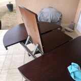 Baumann extendable round table