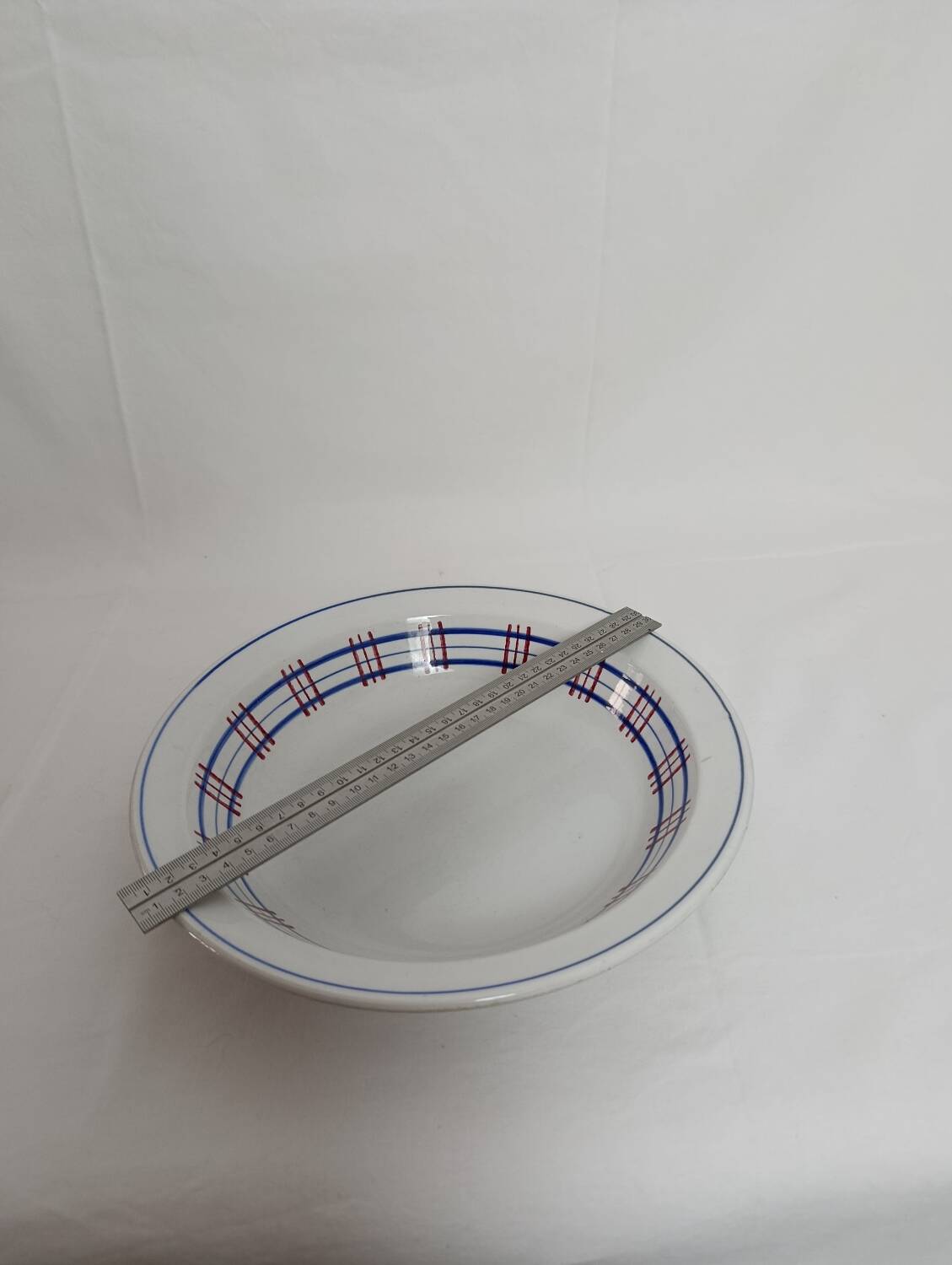 Large deep dish / Vegetable dish Sarreguemines Poitou