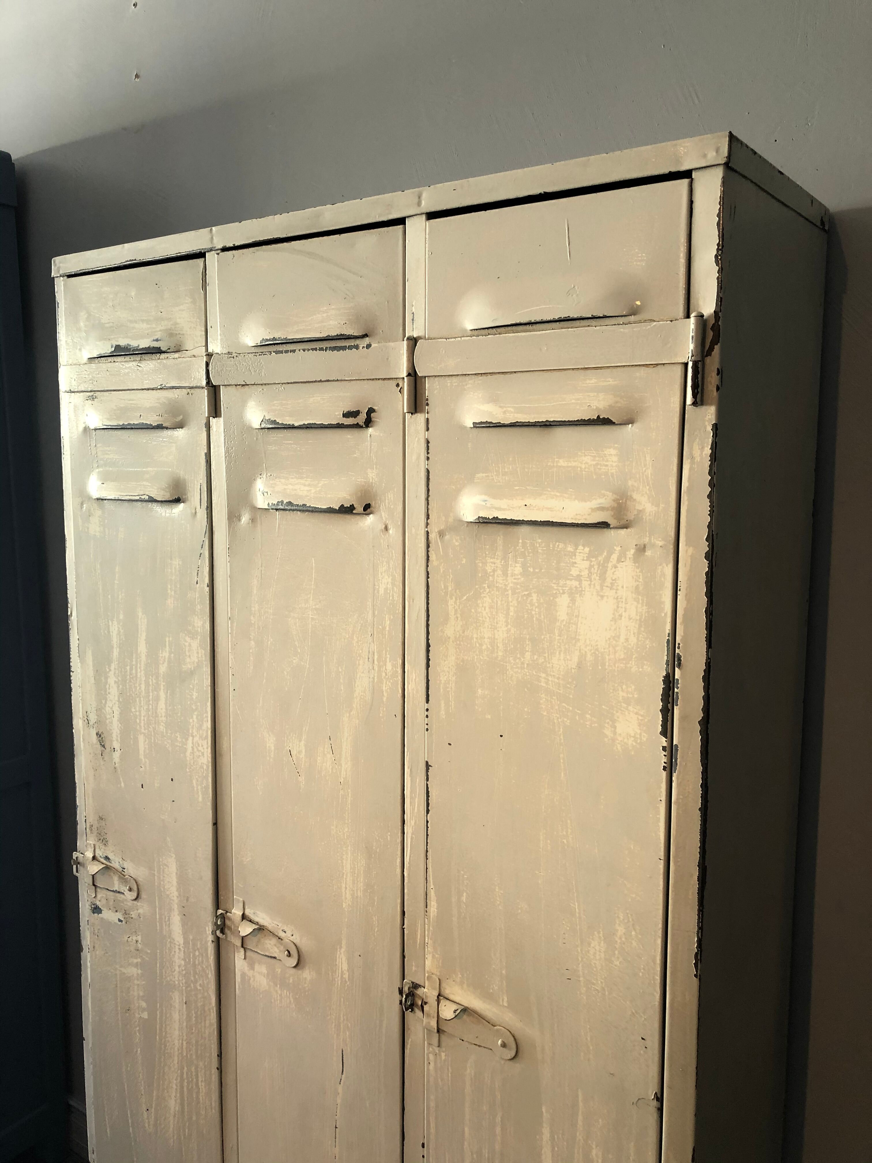 Industrial metal vestiary