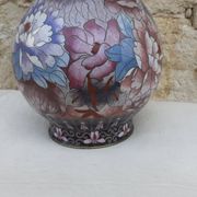 Vase in cloisonné enamel.