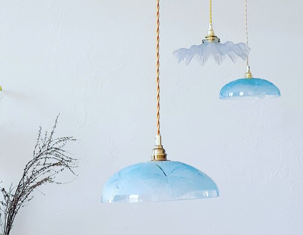 Suspension coupelle bleue vintage