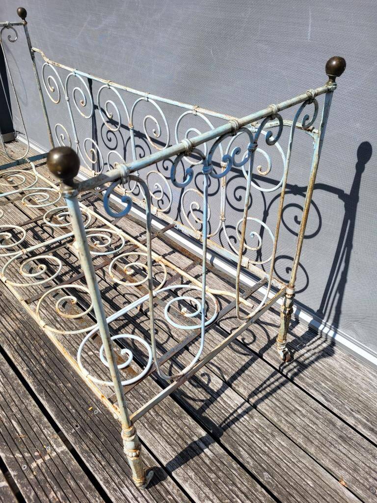 Lit cage volutes pour jardin d'hiver et d'été