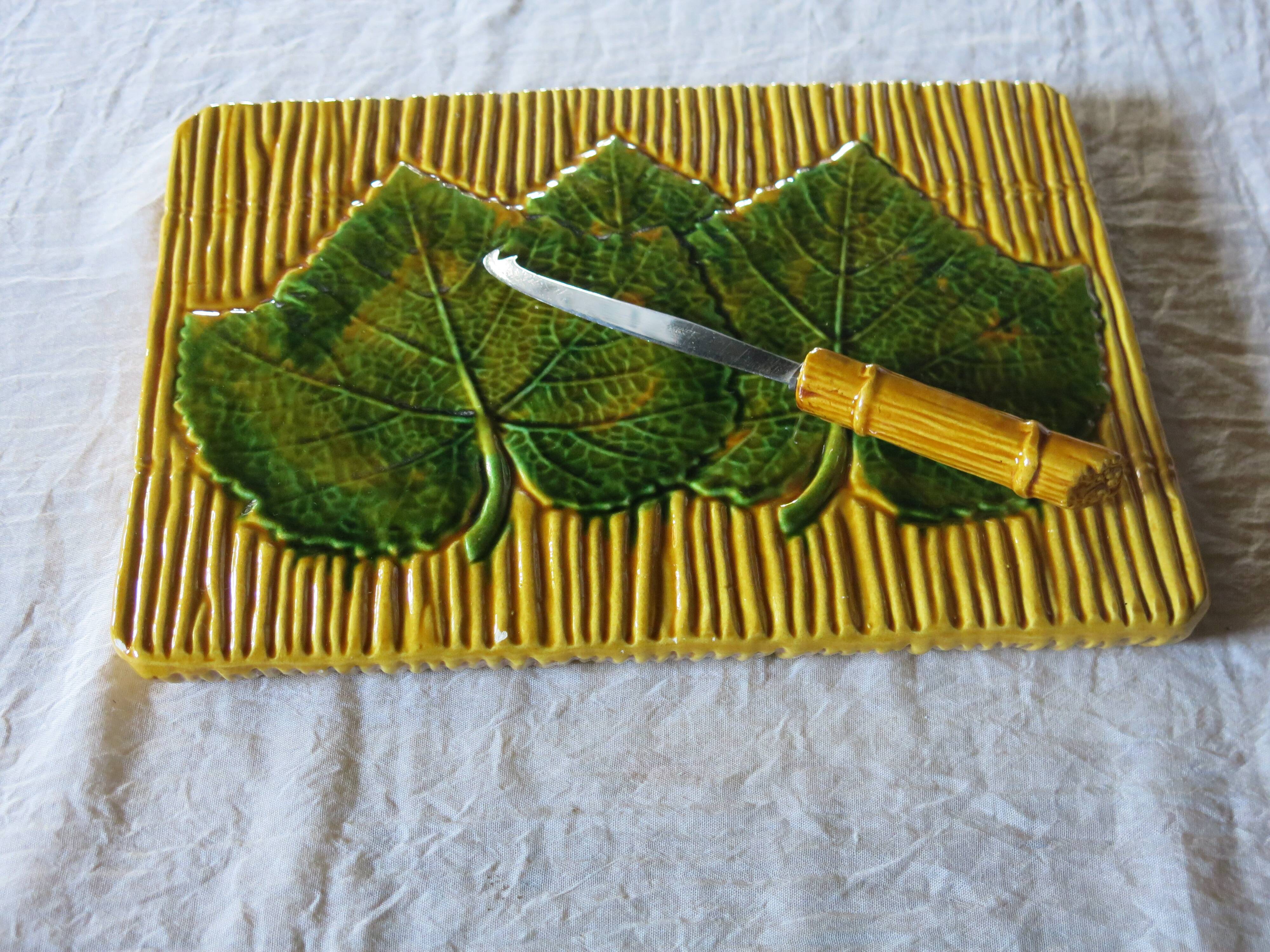 Very pretty cheese platter or trivet from Vallauris in very good condition