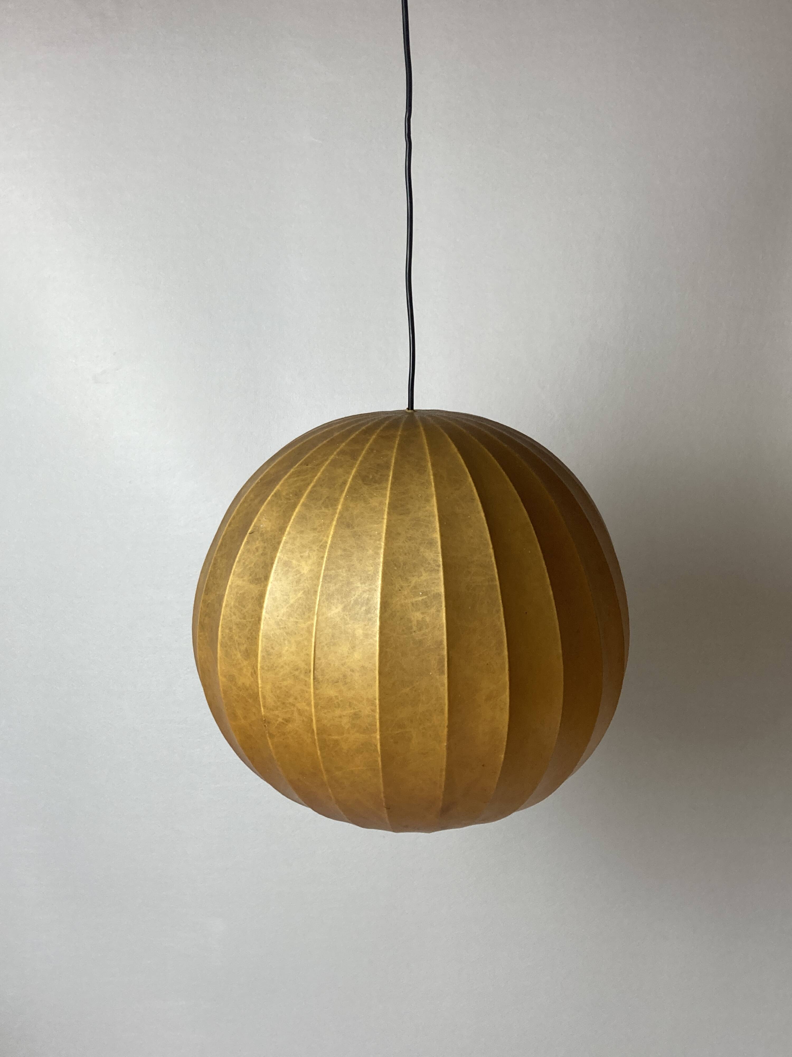 Suspension vintage cocon de l'ère spatiale, Italie 1960