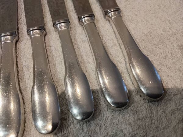 12 couteaux à dessert métal argenté orfèvre Christofle cluny rayures