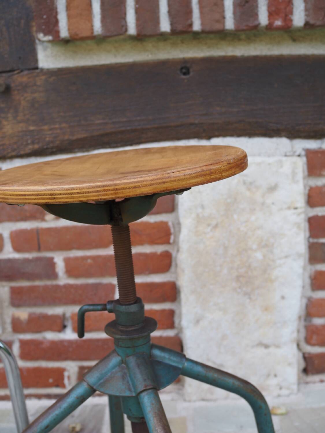 Tabouret industriel d’usine métal et bois