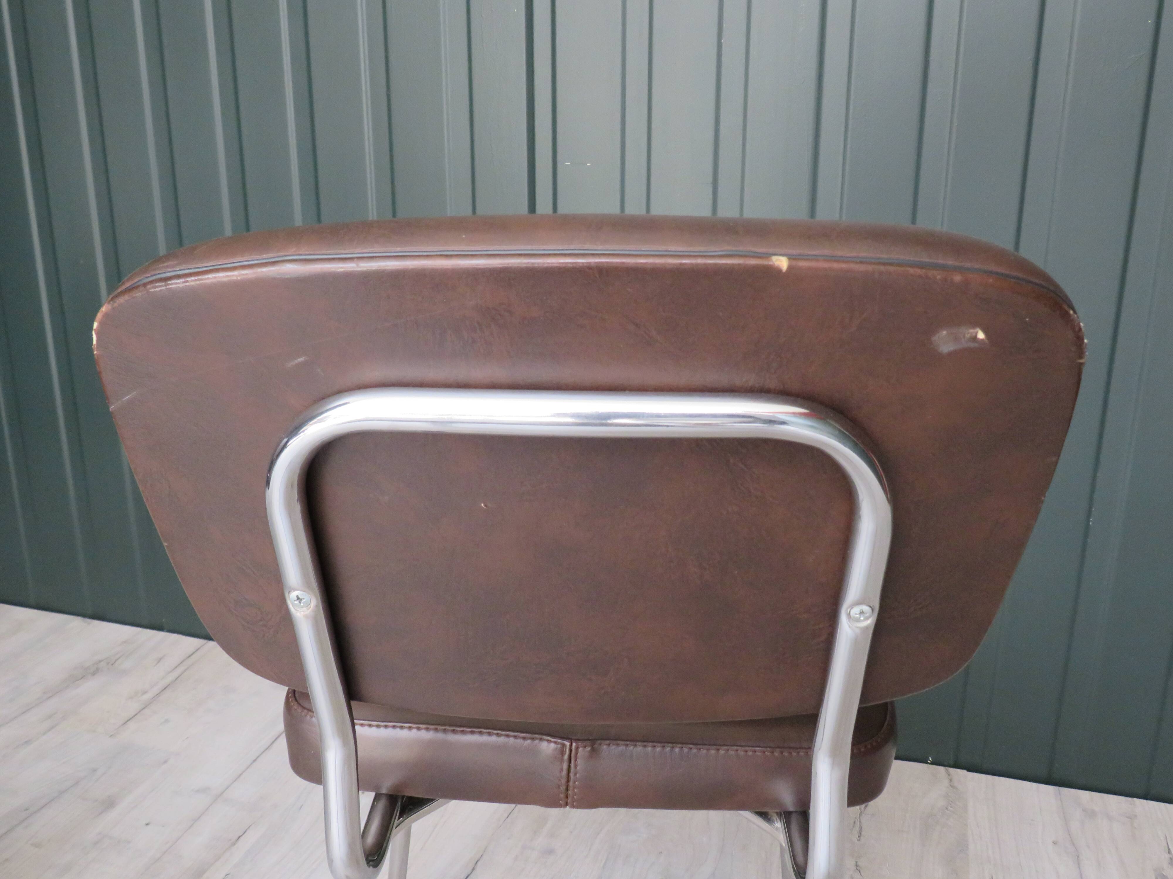 Set of 4 chairs in skaï and vintage chrome