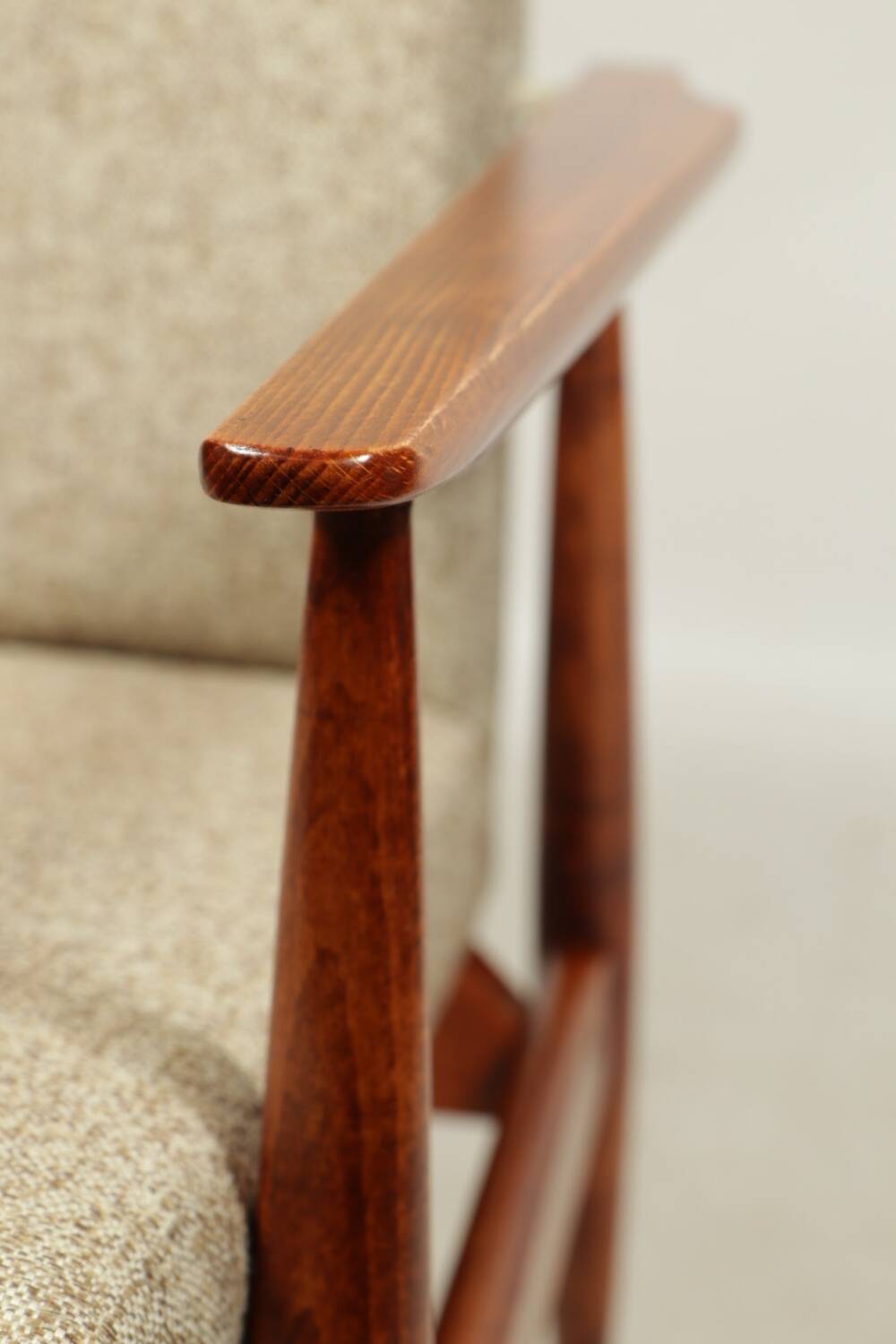 Scandinavian armchair and footrest granola beige concluded by H.Lis 300-190