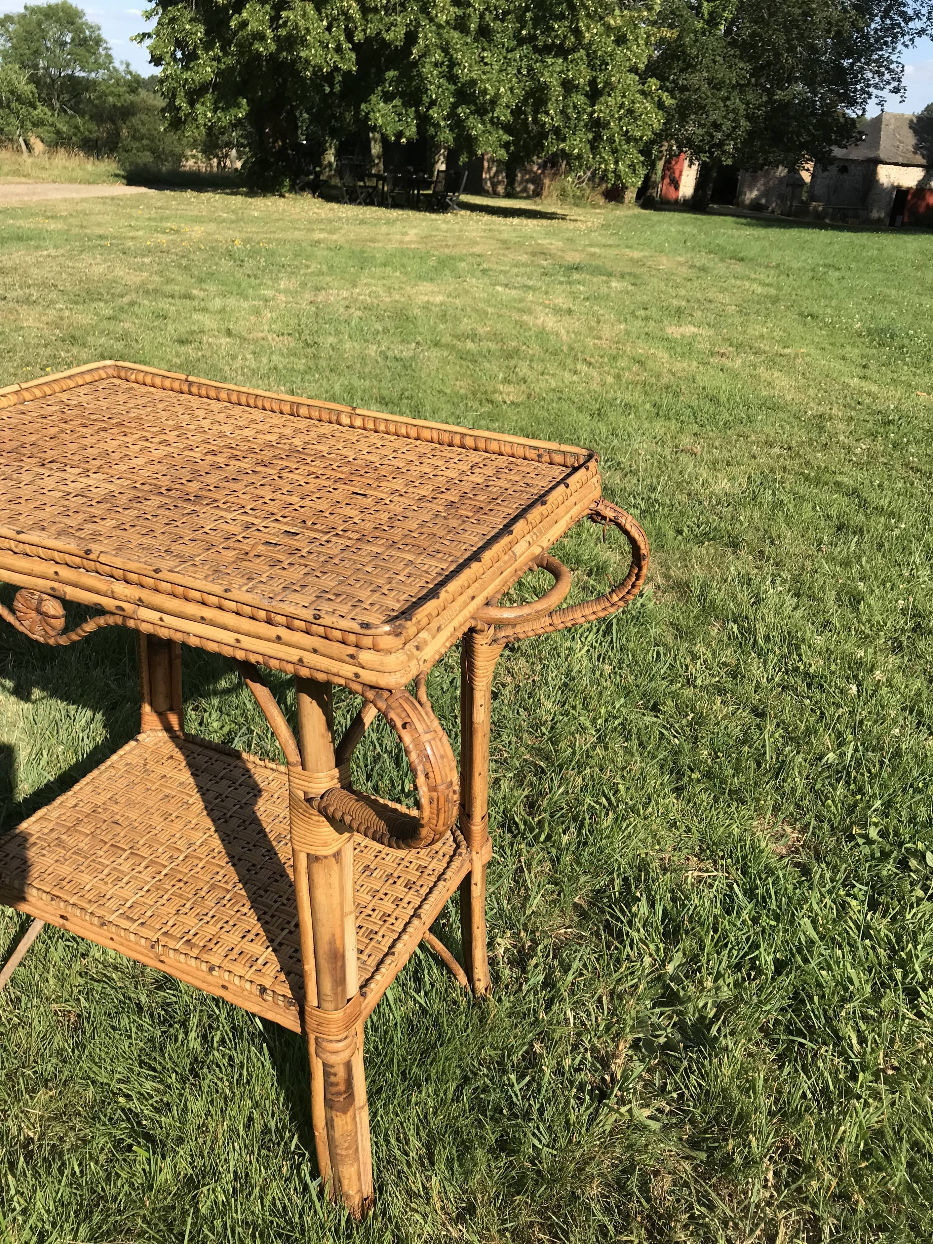 Table in bamboo and rattan