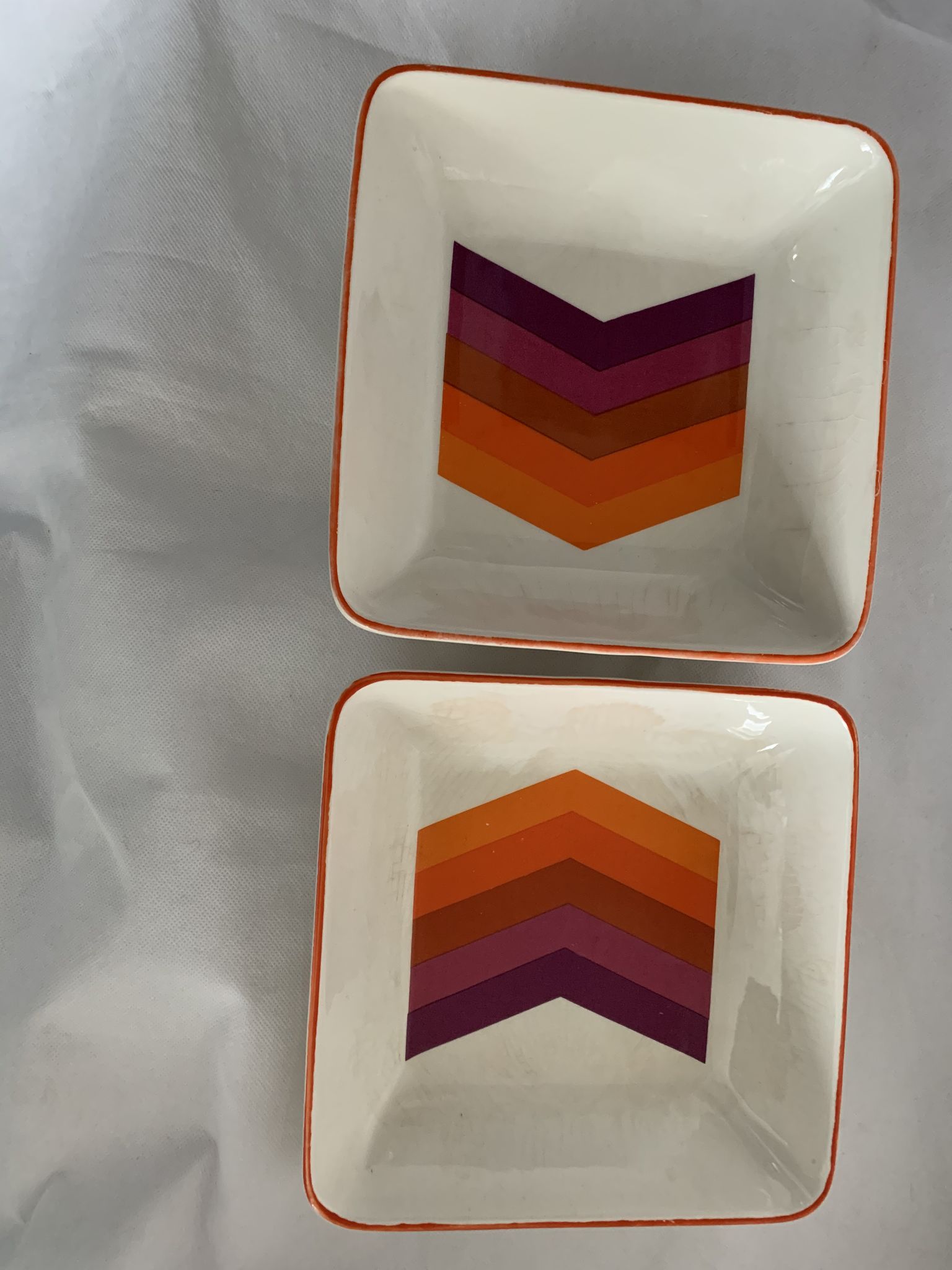 Lot of 2 bowls and 4 dishes or plates Gien model arrows 1970