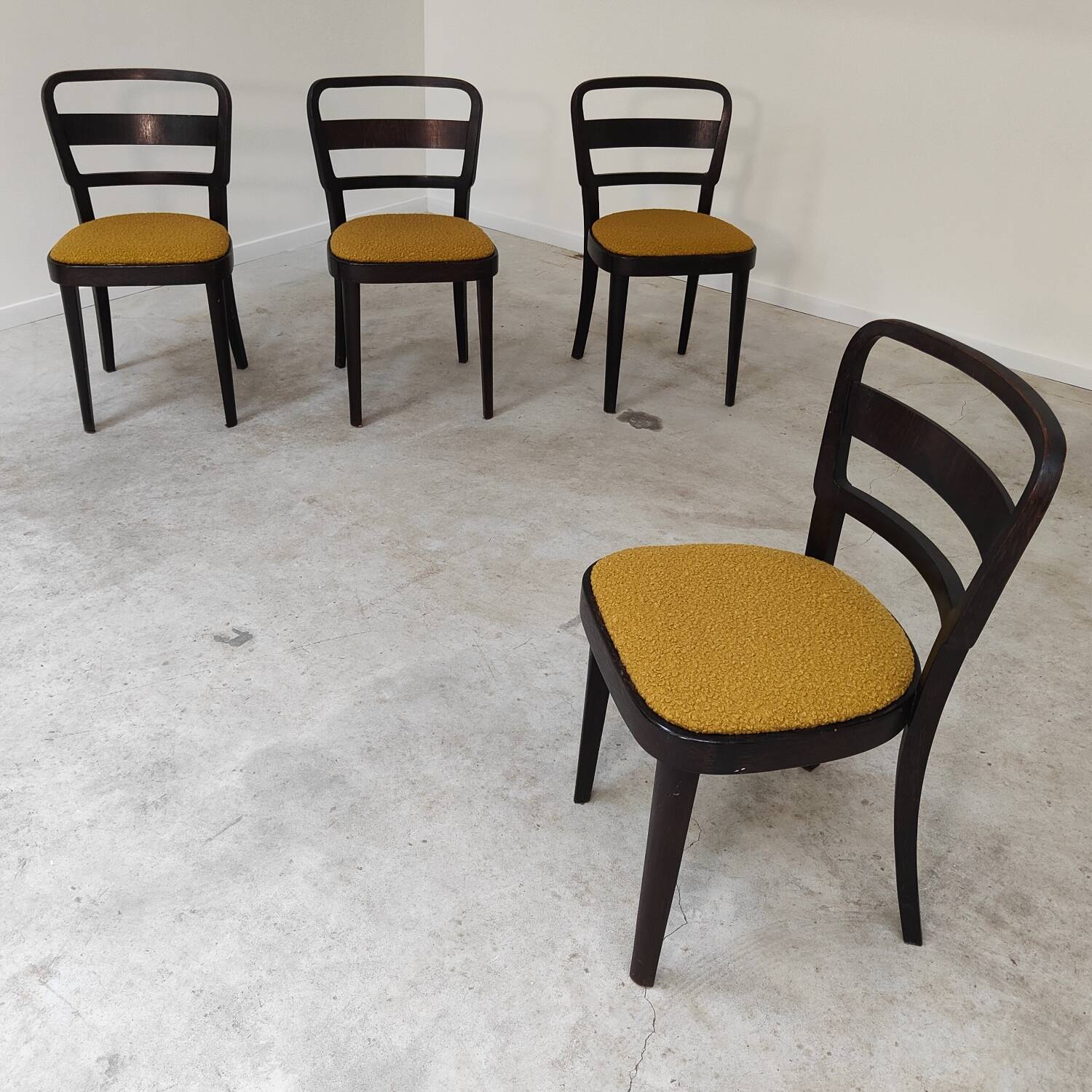 Set of 4 Thonet art deco chairs 1930, mustard yellow buckle