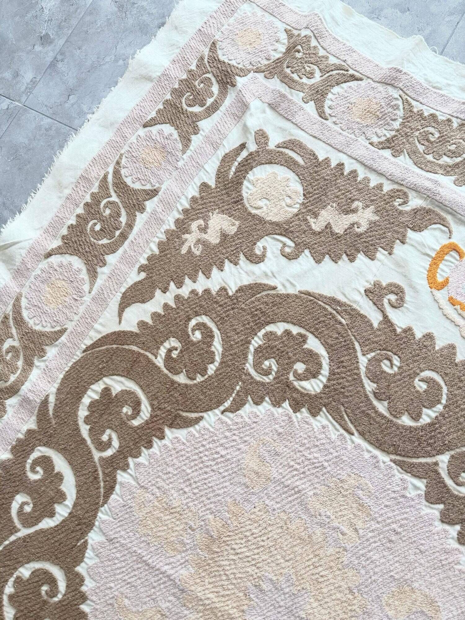 Nappe brodée à la main vintage 134x167 cm