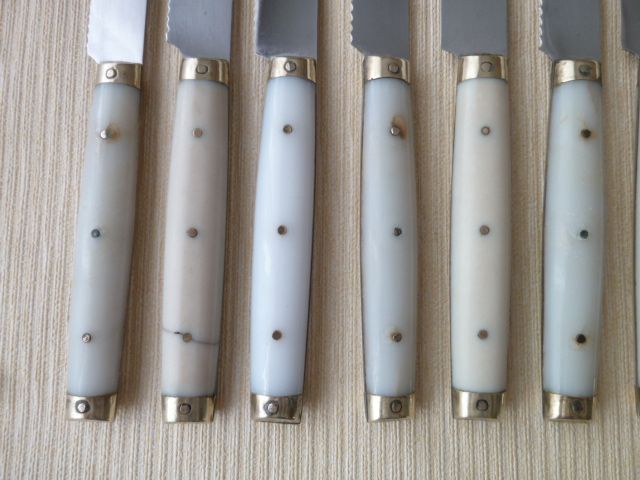 Set of 8 vintage table knives bakelite stainless steel and brass