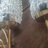 Set of 2 vintage 2-spoke wall lamps in gilded metal and diamond textured tulip glass