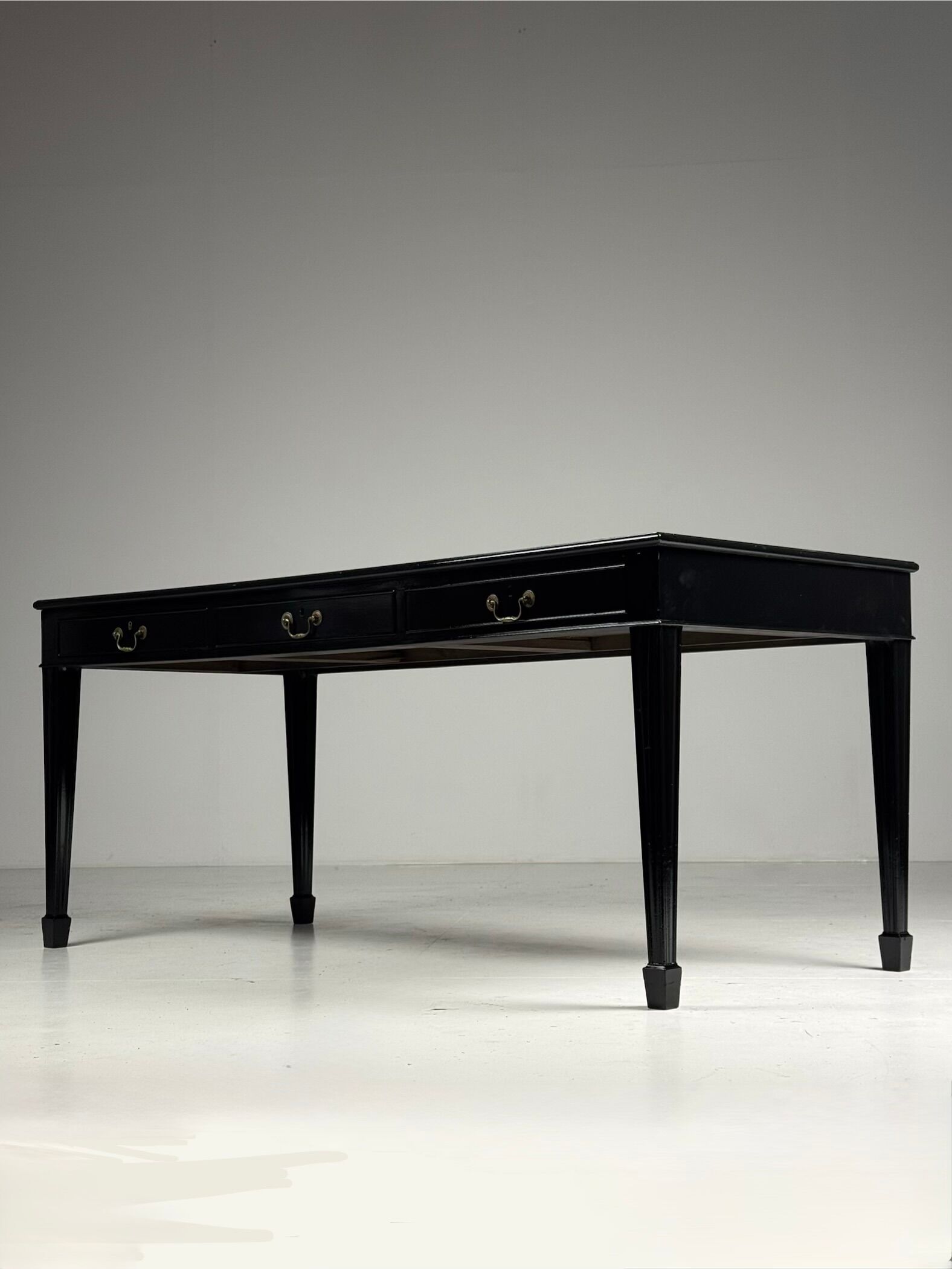 Bureau anglais du 19ème siècle noir