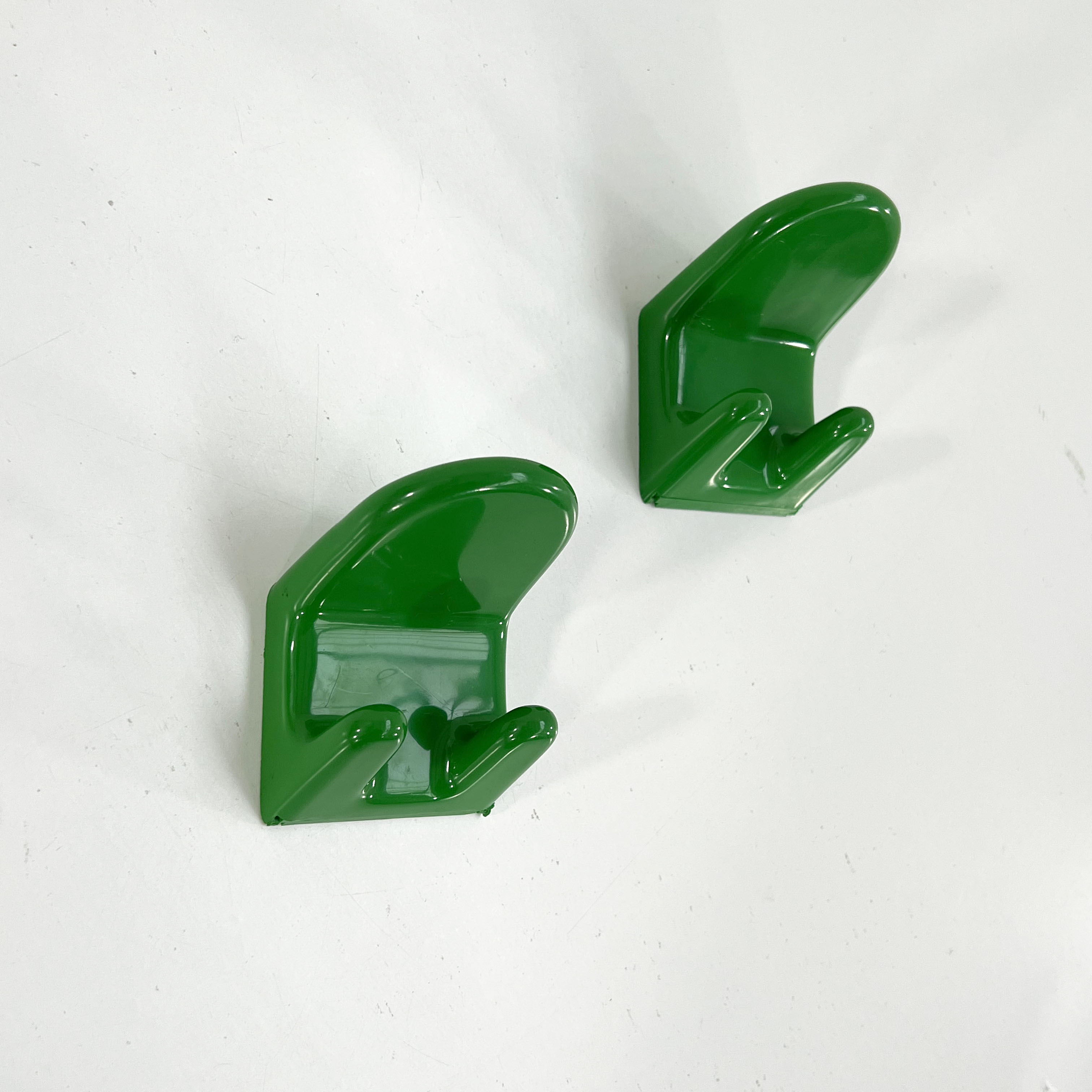 Set of 2 green hooks "2627" by Makio Hasuike for Gedy, 1970