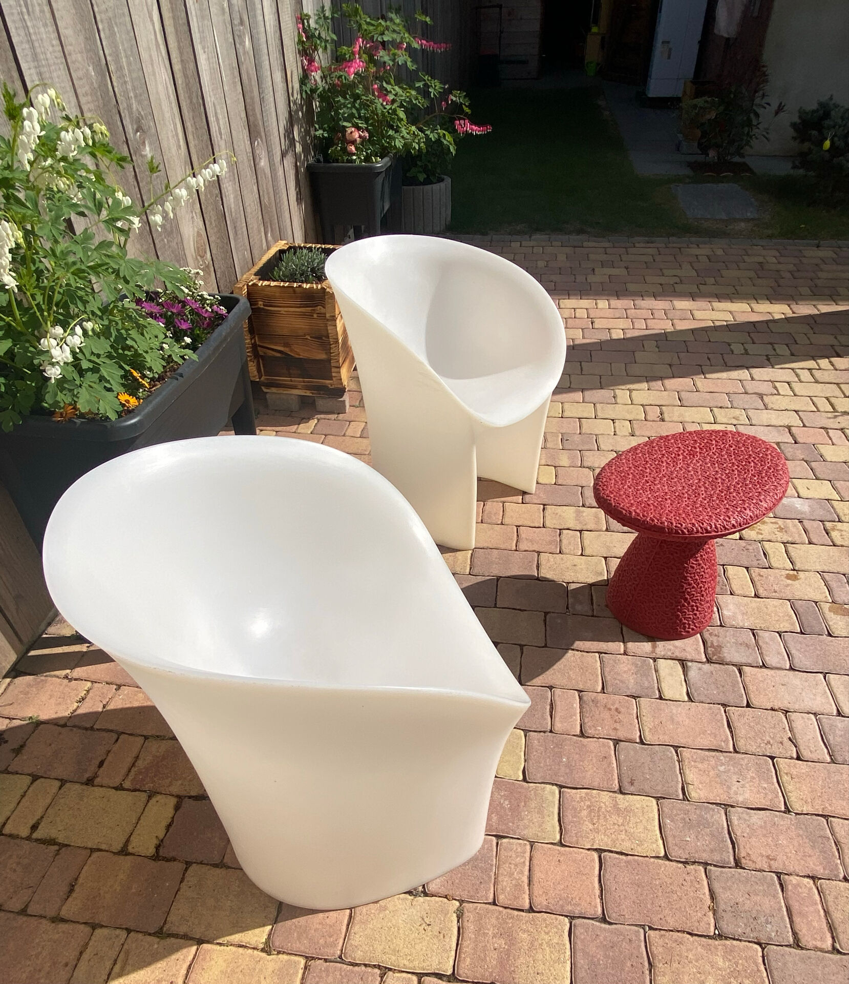 2 chaises moon par moroso, vendues par lot de 2