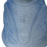Art déco, tulipe de lampe verre moulé bleu décor floral vers 1930
