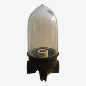 Lampe de cour ou d'usine en bakélite avec son verre obus