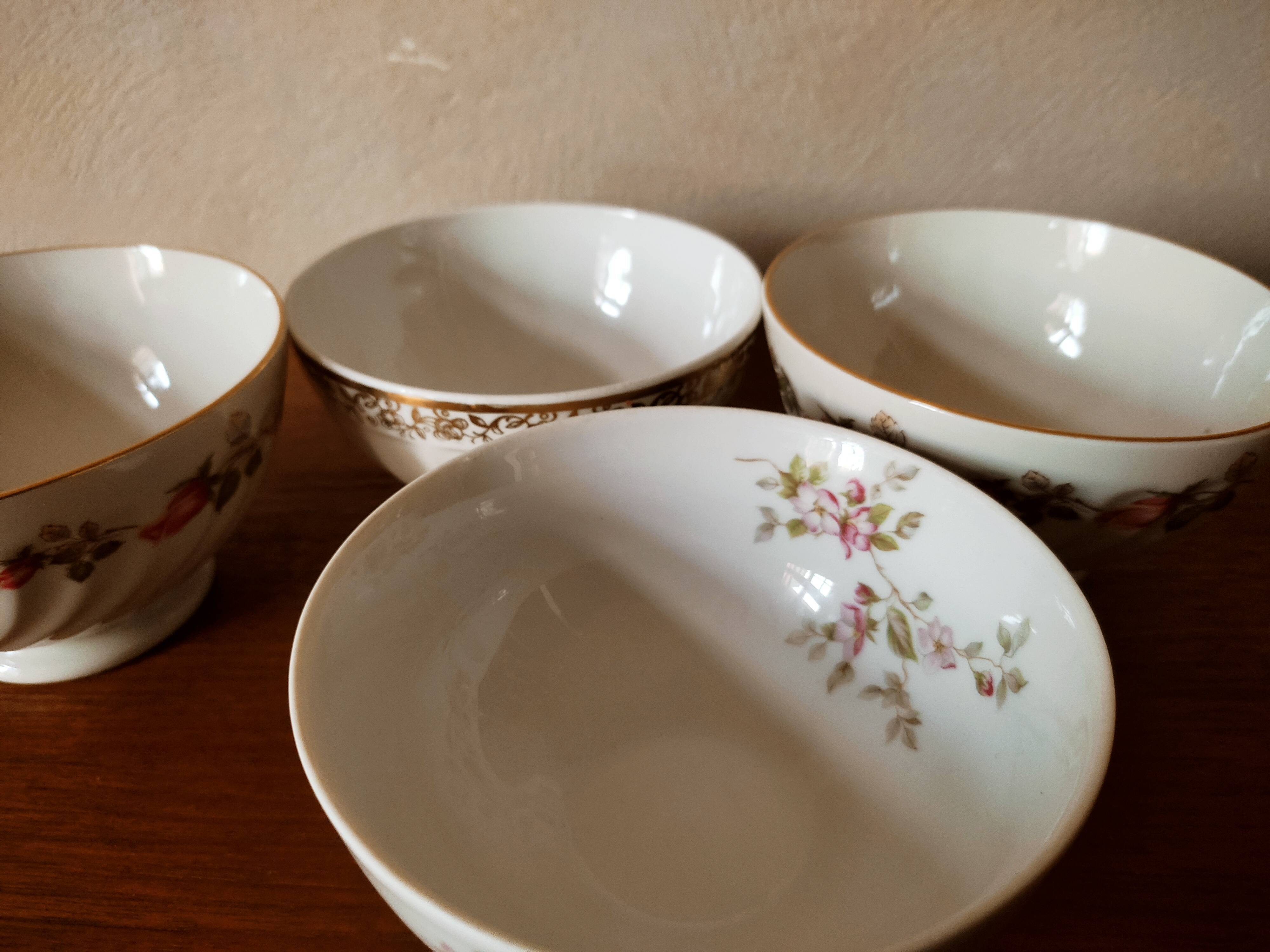 Set of 12 mismatched porcelain bowls
