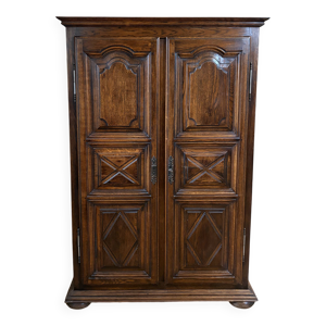 Armoire style louis xiii