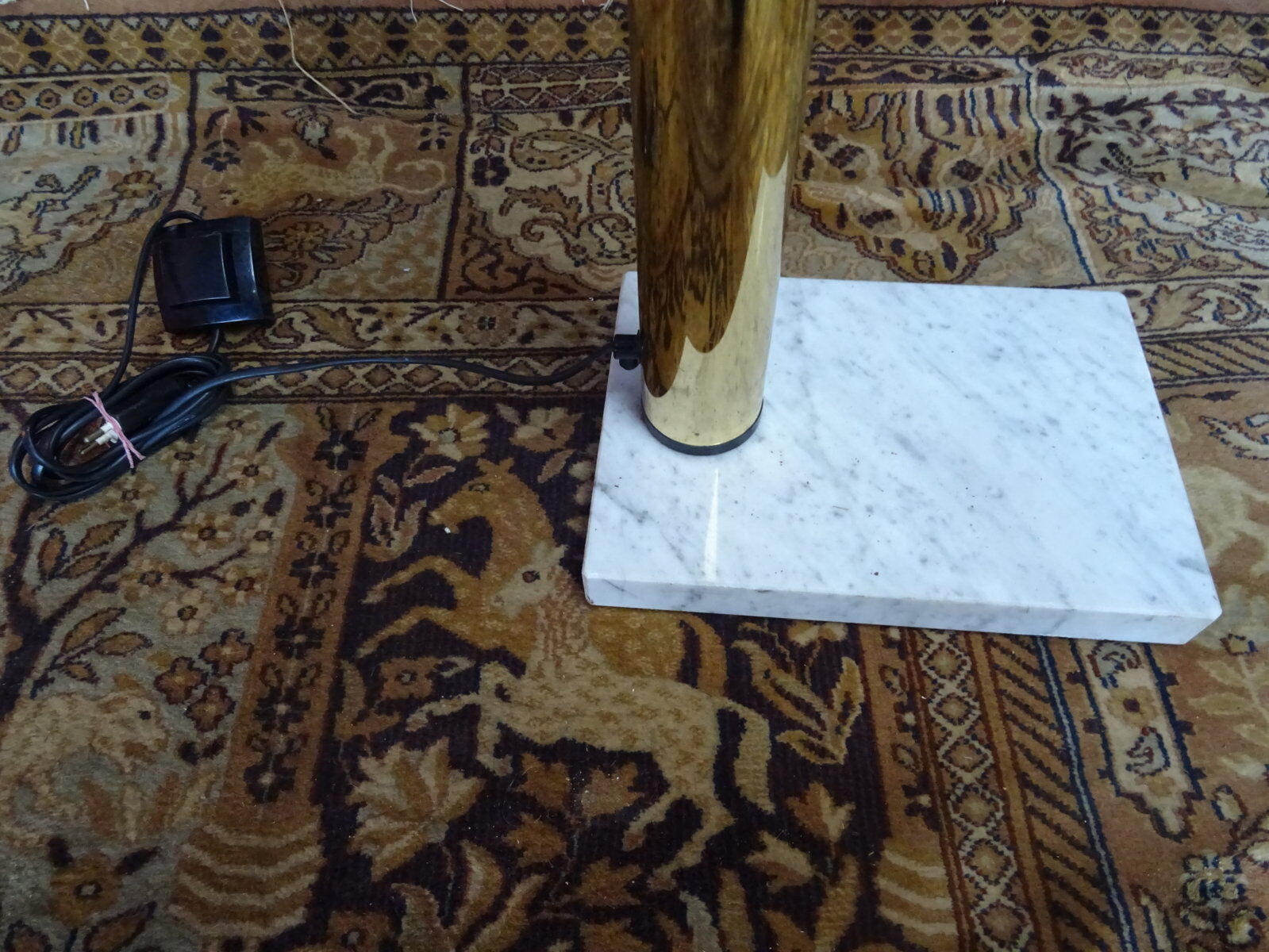 Lamppost thrush golden metal