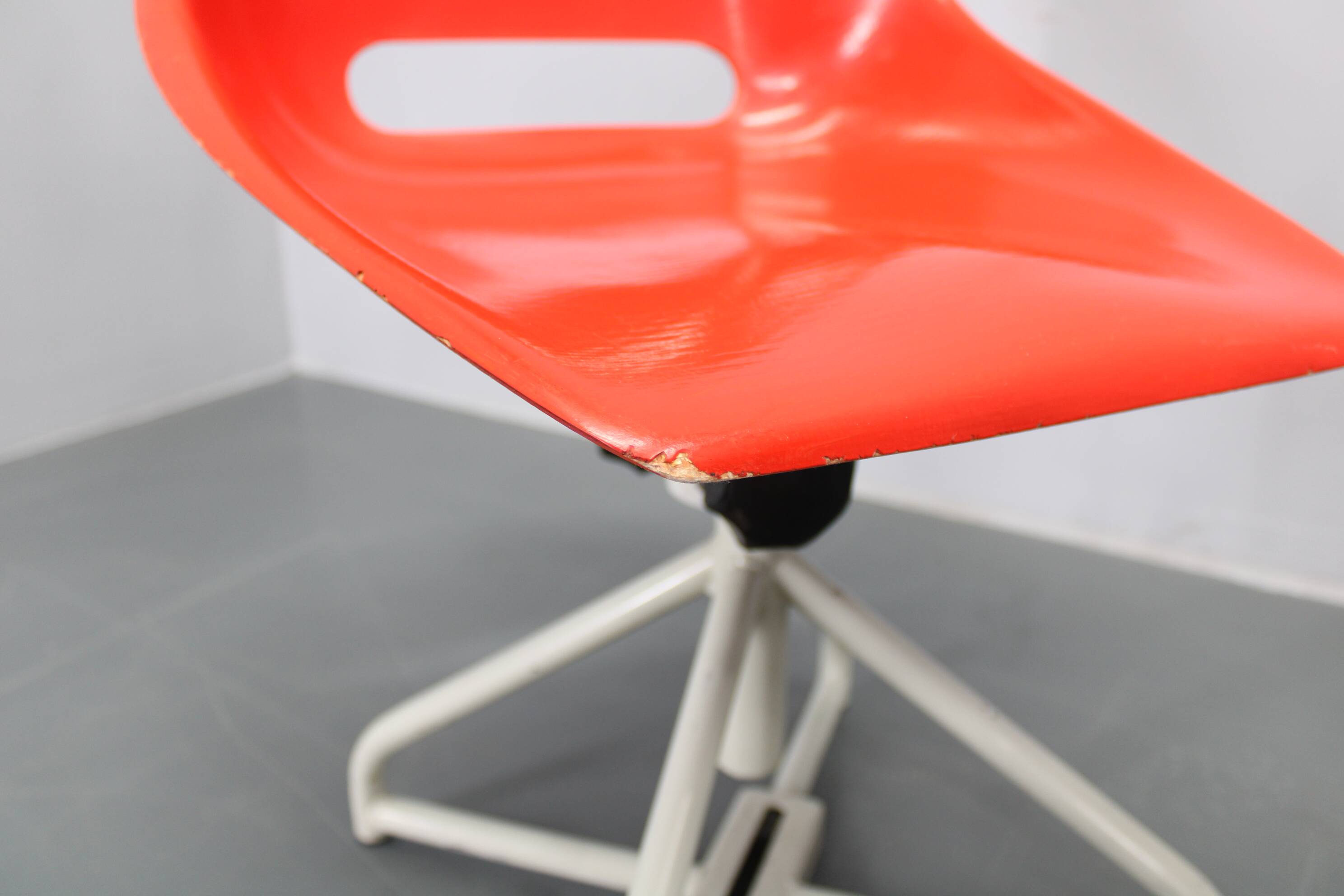 1960s Miroslav Navratil Set of Eight Fiberglass Chairs for Vertex, Czechosl