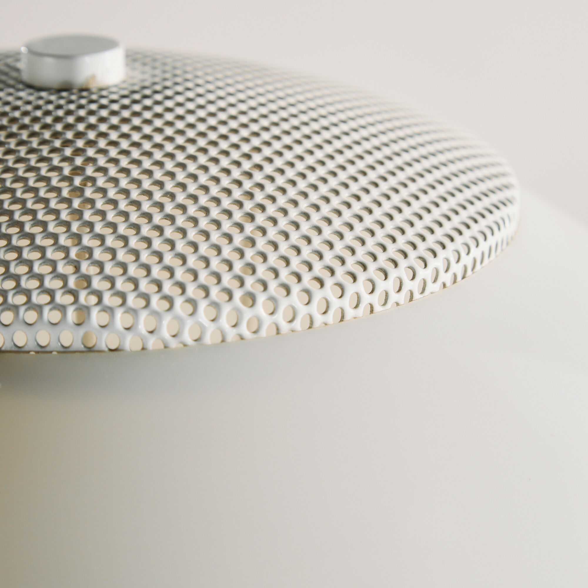 Lampe de table en métal