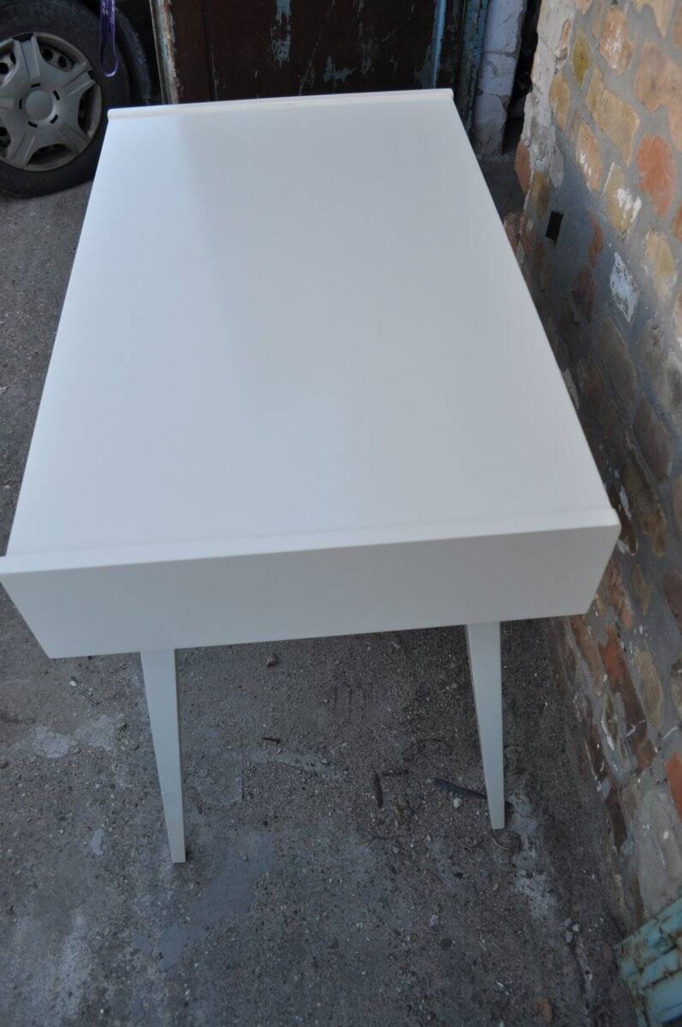 Mid-Century desk/console in dark blue and beige painted wood – Hungarian design from the 1960s.