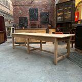 Oak farmhouse table and its 2 benches