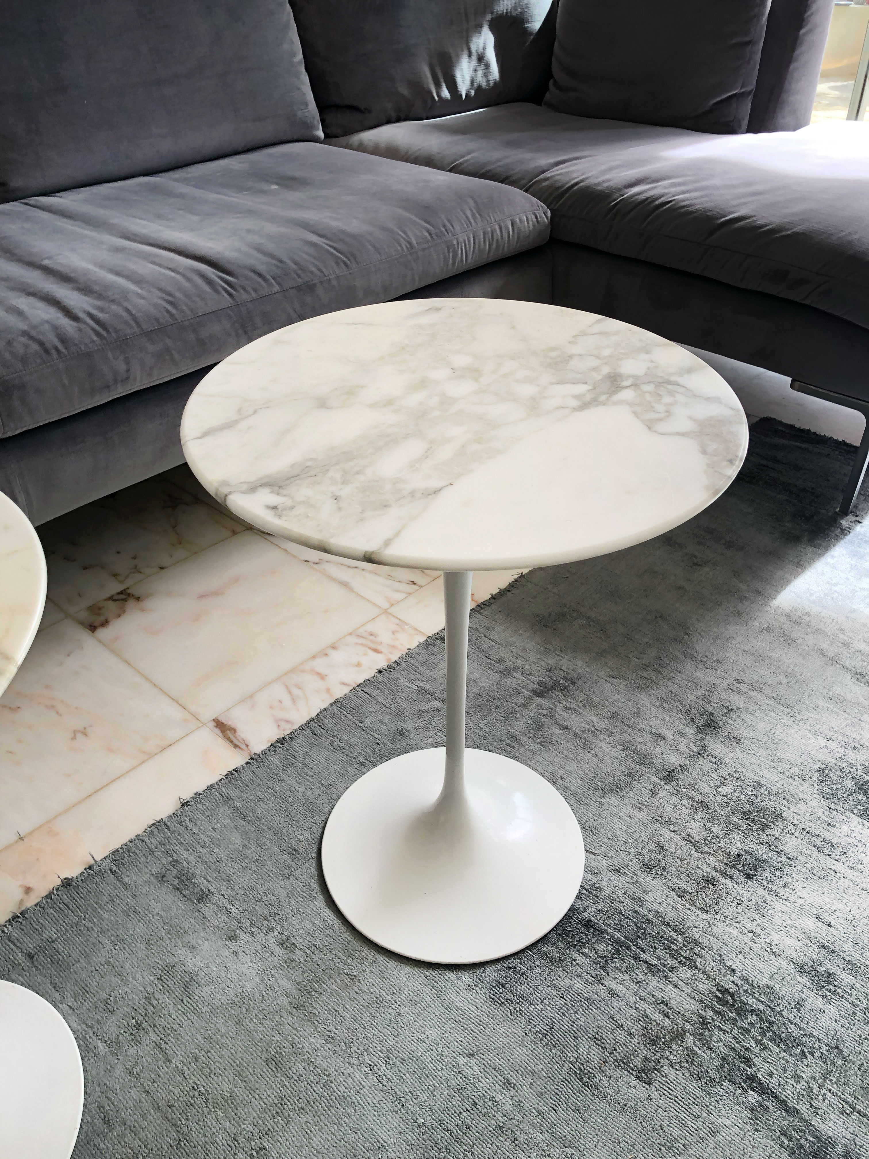 Pair of side tables by Eero Saarinen, Knoll international edition