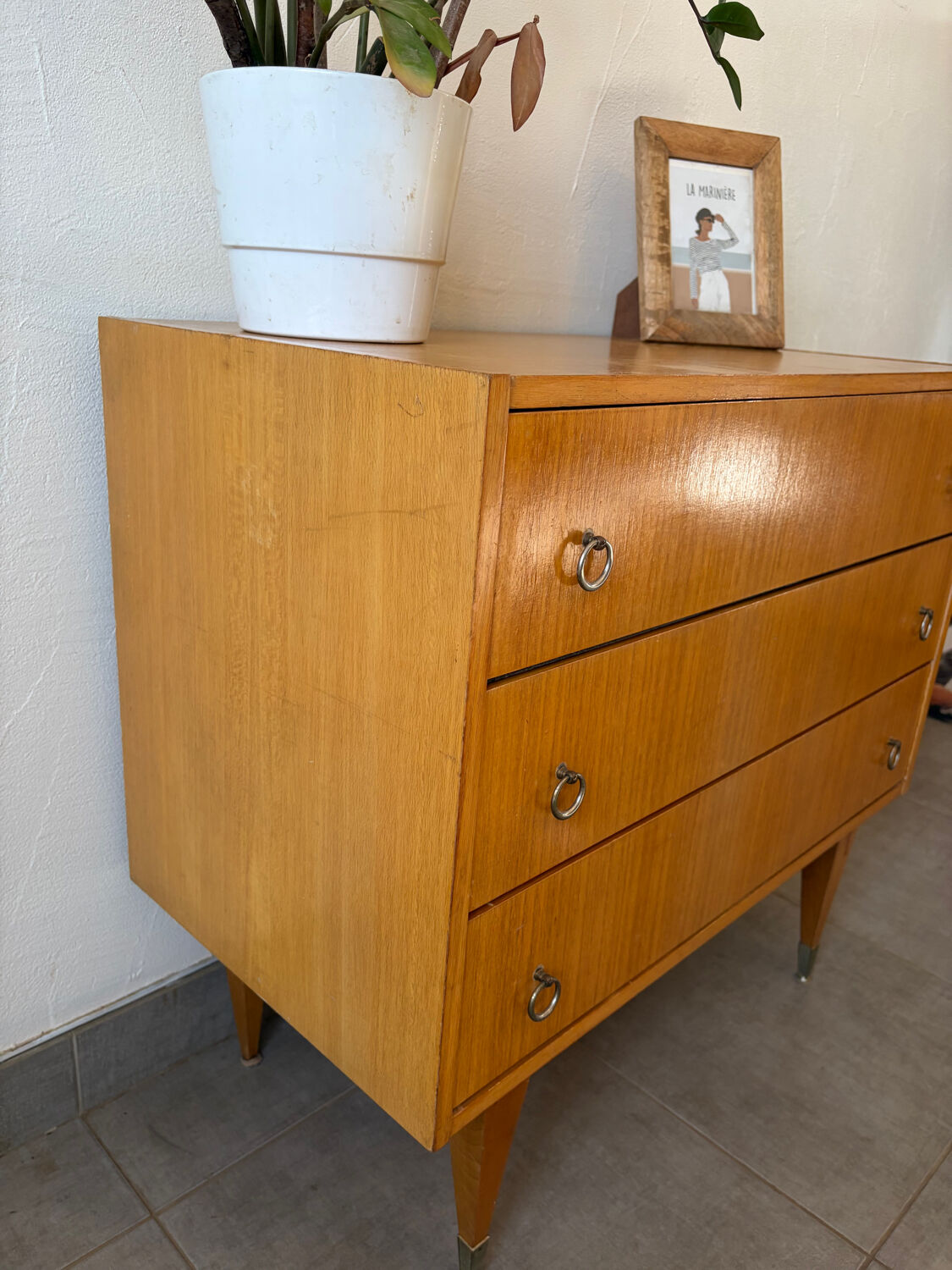 Lovely vintage chest of drawers from the 1960s.