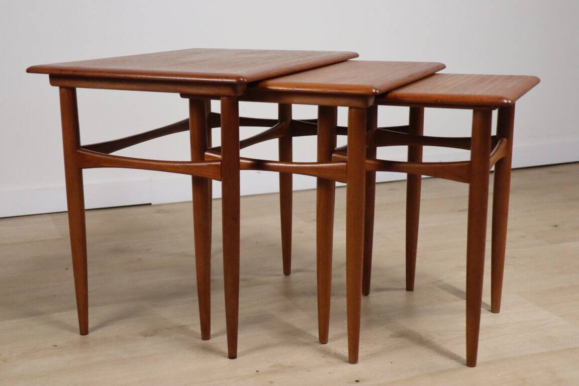 Tables gigognes scandinave en teck, 1960