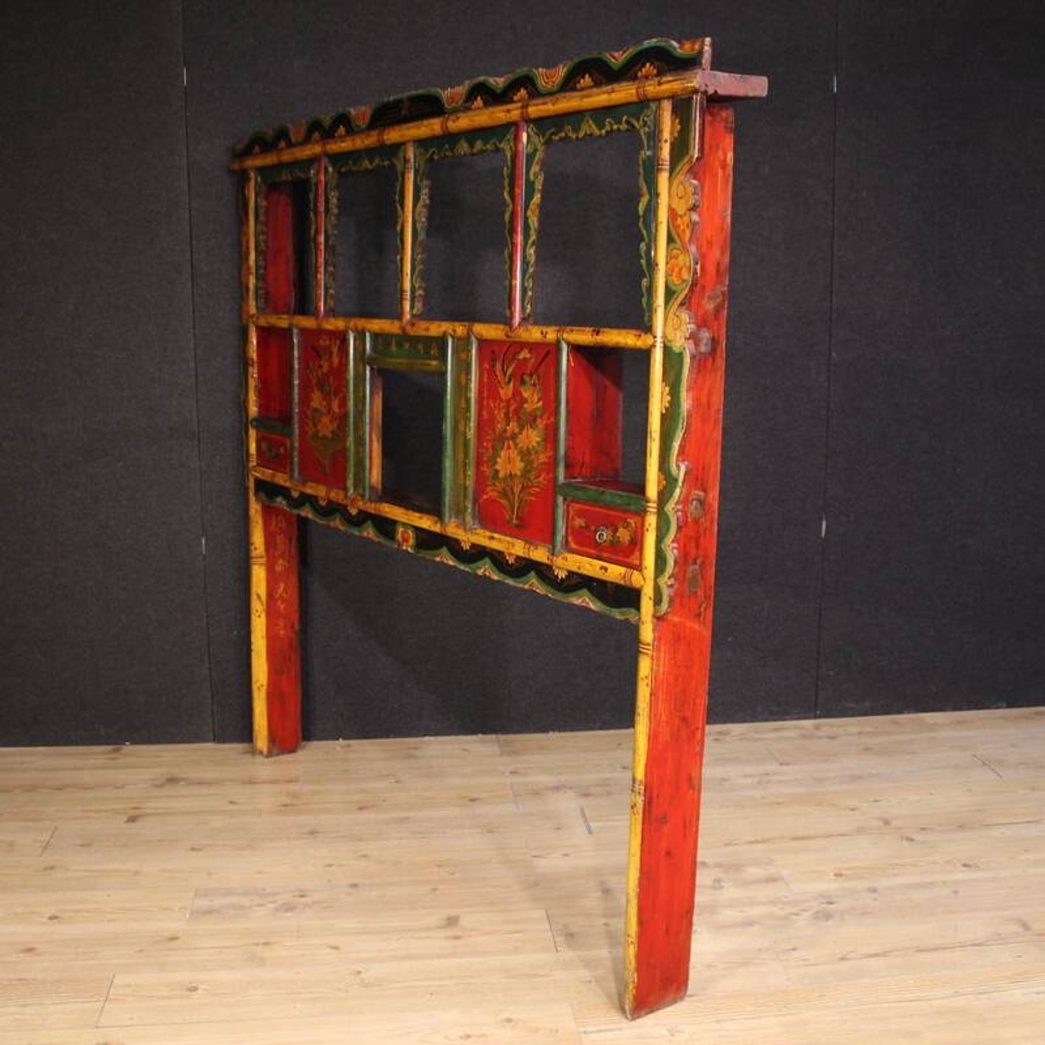 Headboard chinois laqué et peint du 20e siècle