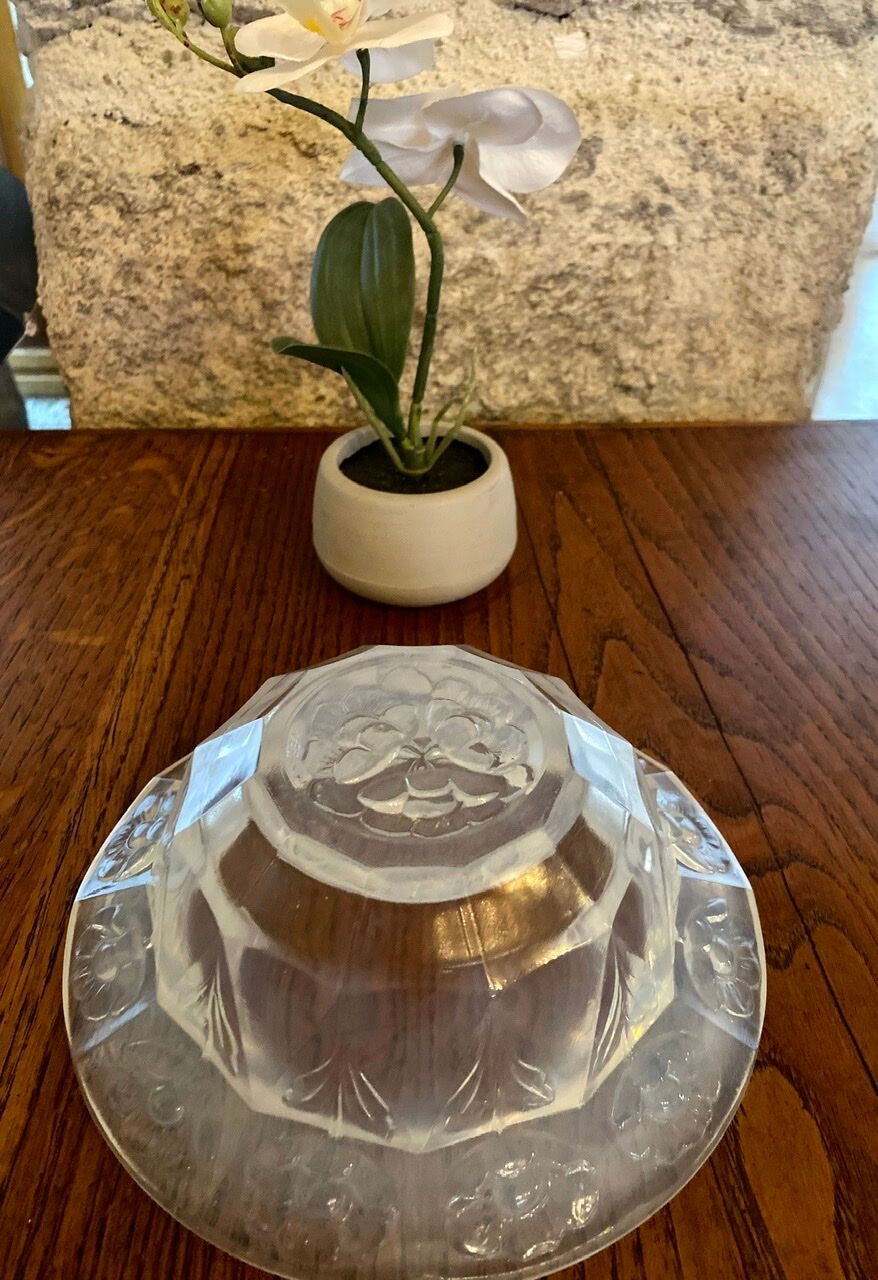 Opalescent glass cup by Verart Paris Numbered 543